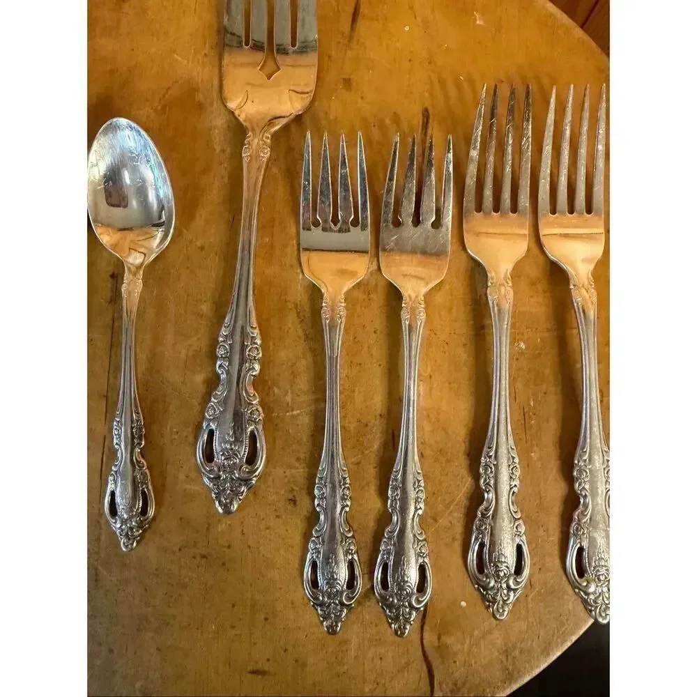 Oneida Real Silverplate Community Brahms 3 Spoons 2 Salad Forks 2 Forks 1Large F